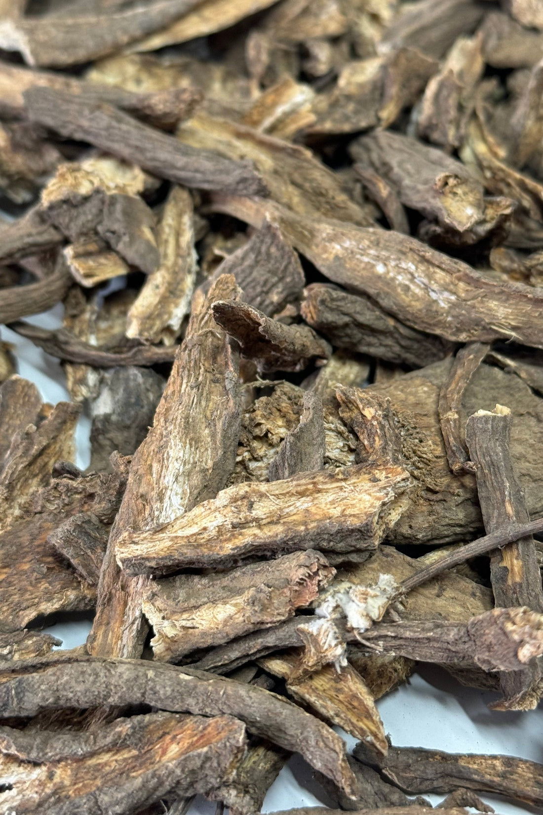 Moony Paw Burdock Roots – natural chew toy for hamsters, rabbits, guinea pigs, degus, and chinchillas.