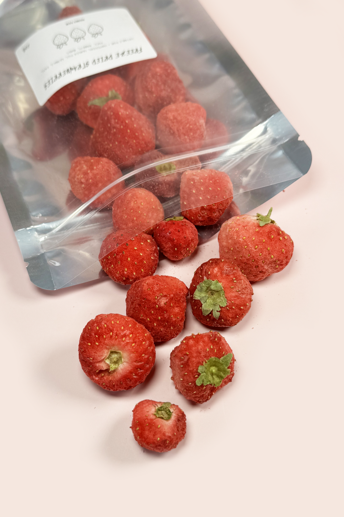 Moony Paw Freeze-Dried Strawberry Pet Treats – for rabbits, guinea pigs, hamsters, gerbils, and chinchillas.