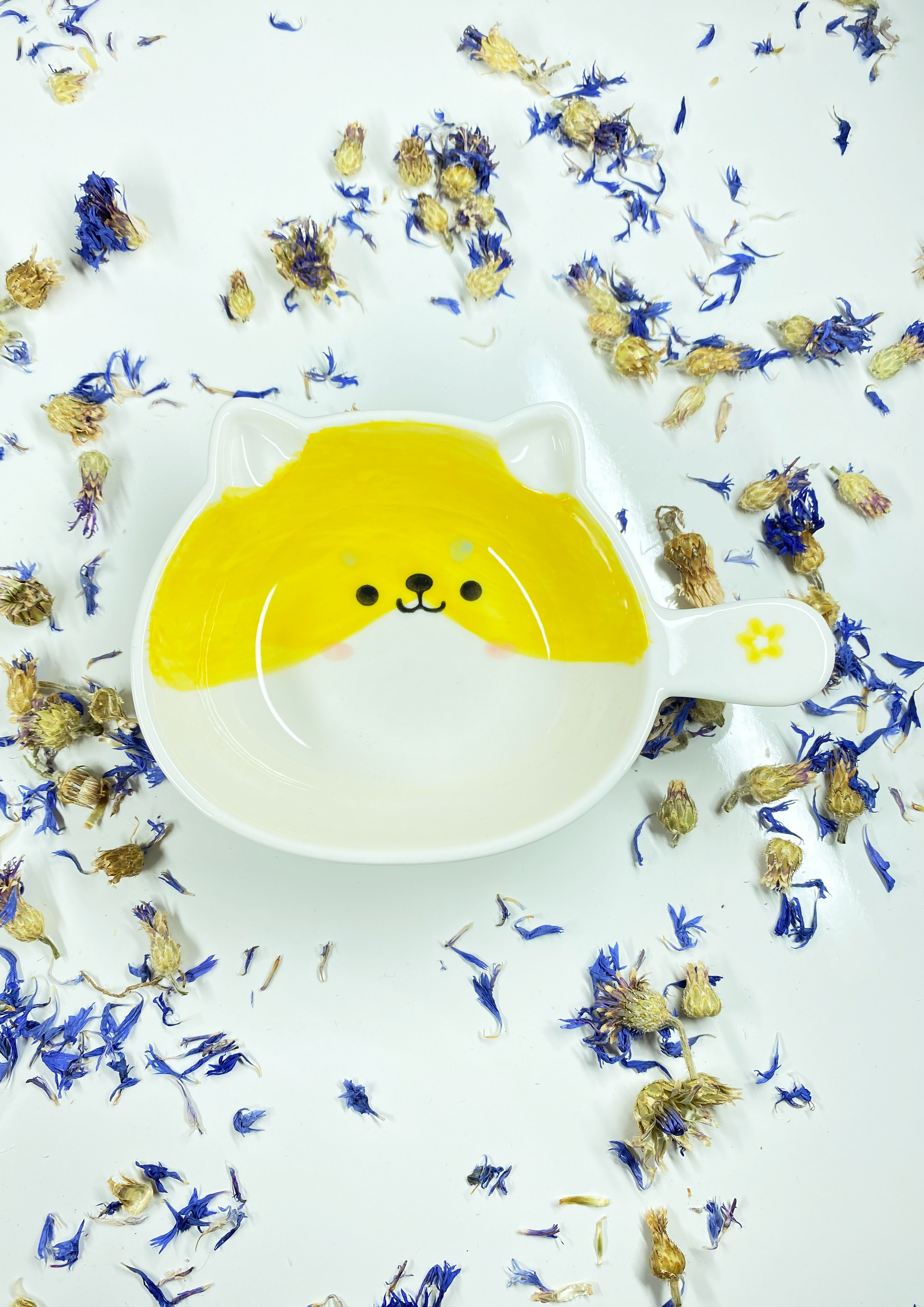 Shop our Animal-Shaped Bowls for the perfect small pet feeding solution! Ideal for guinea pigs, hamsters, and other small animals, these cute, durable bowls are non-tip and easy to clean. Upgrade your pet's mealtime with our fun, functional feeders moony paw
