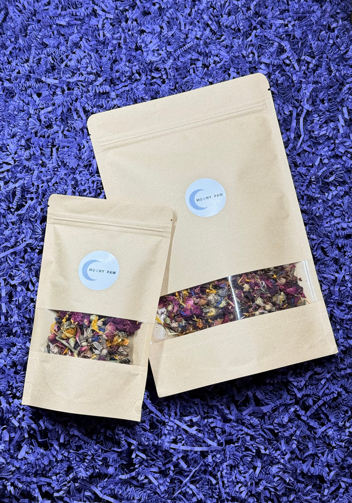 Moony Paw Flower Mix Forage – holistic blend for hamsters, rabbits, guinea pigs, degus, and chinchillas; includes hibiscus for vitamin C and immune support, rose petals for digestion and hydration, marigold for antioxidants, cornflower for eye health, and blue mallow for digestion and anti-inflammatory benefits.