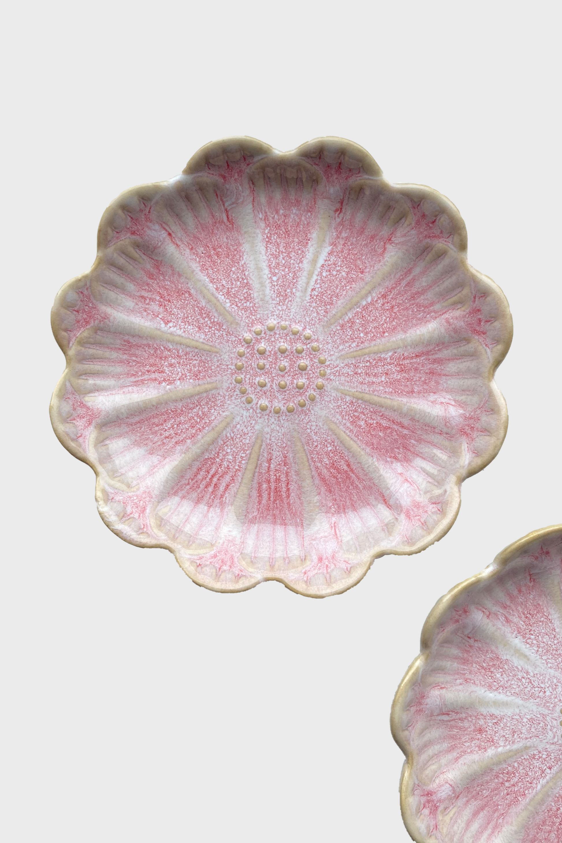 Moony Paw Flora Bloom Dish – charming pink flower-shaped dish for small animals; adds color and whimsy to pet habitats while enhancing the dining experience.