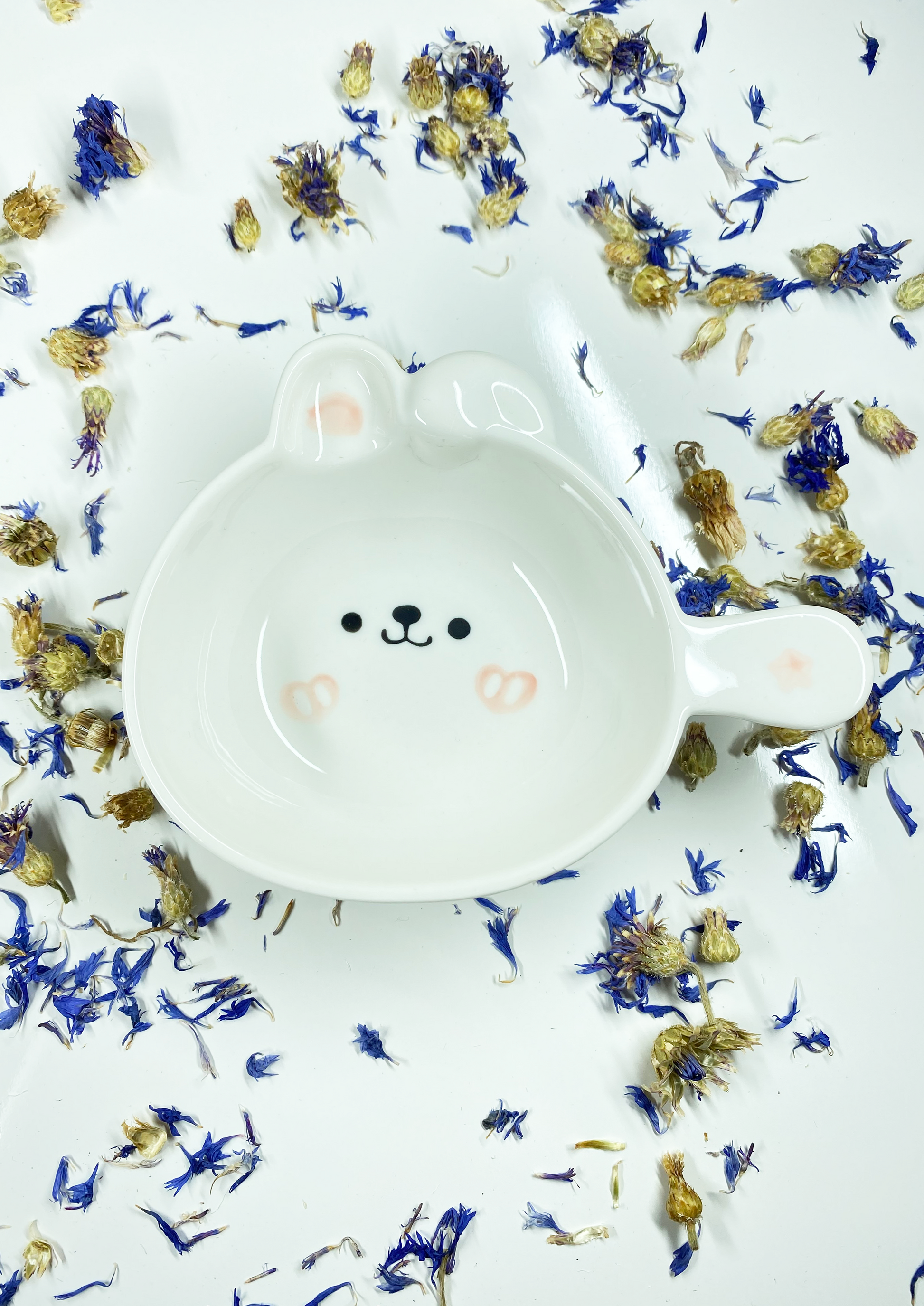 Moony Paw Animal Serving Bowl – Kawaii design, perfect for hamsters, guinea pigs, and small animals.