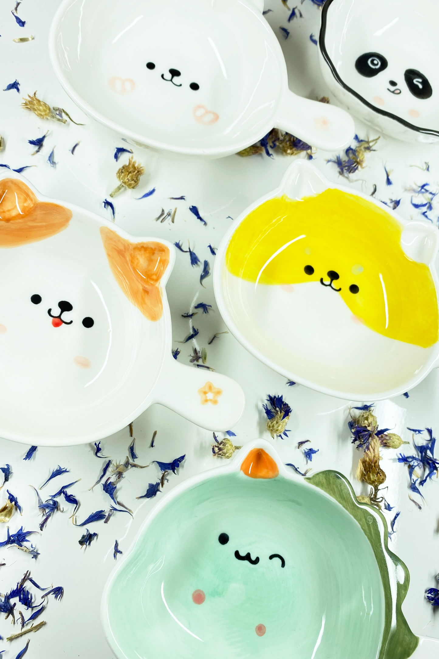 Moony Paw Animal Serving Bowl – Kawaii design, perfect for hamsters, guinea pigs, and small animals.