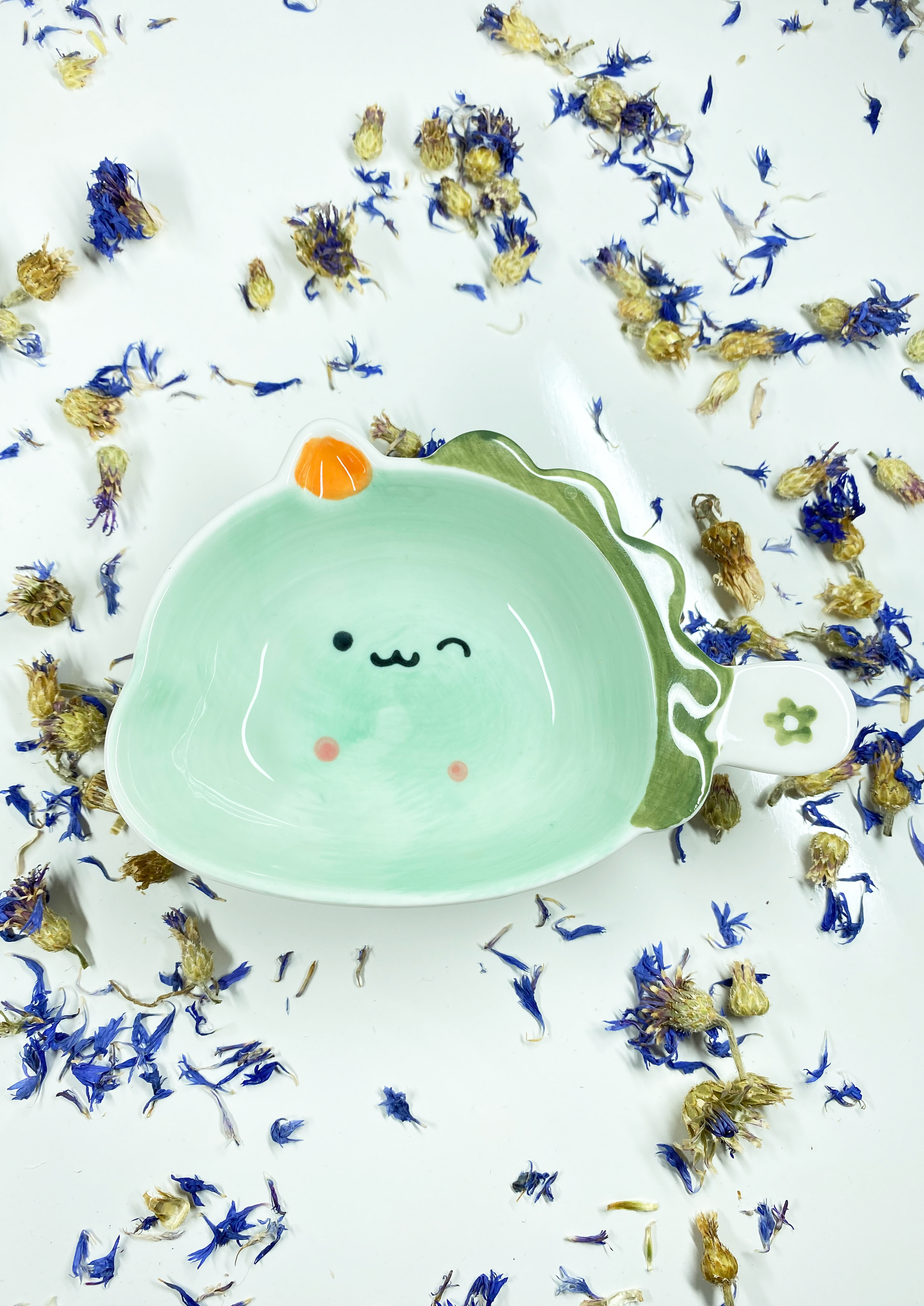 Moony Paw Animal Serving Bowl – Kawaii design, perfect for hamsters, guinea pigs, and small animals.